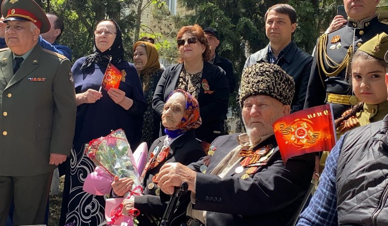 В Каспийске прошла Всероссийская акция «Парад у дома ветерана»