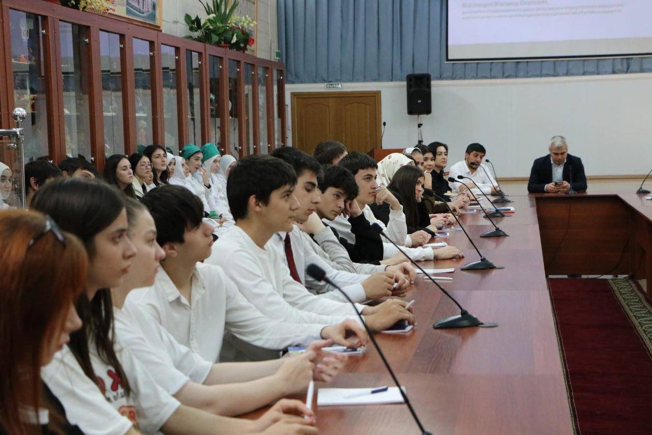 Открытый диалог о безопасности и духовности прошел в Кизляре