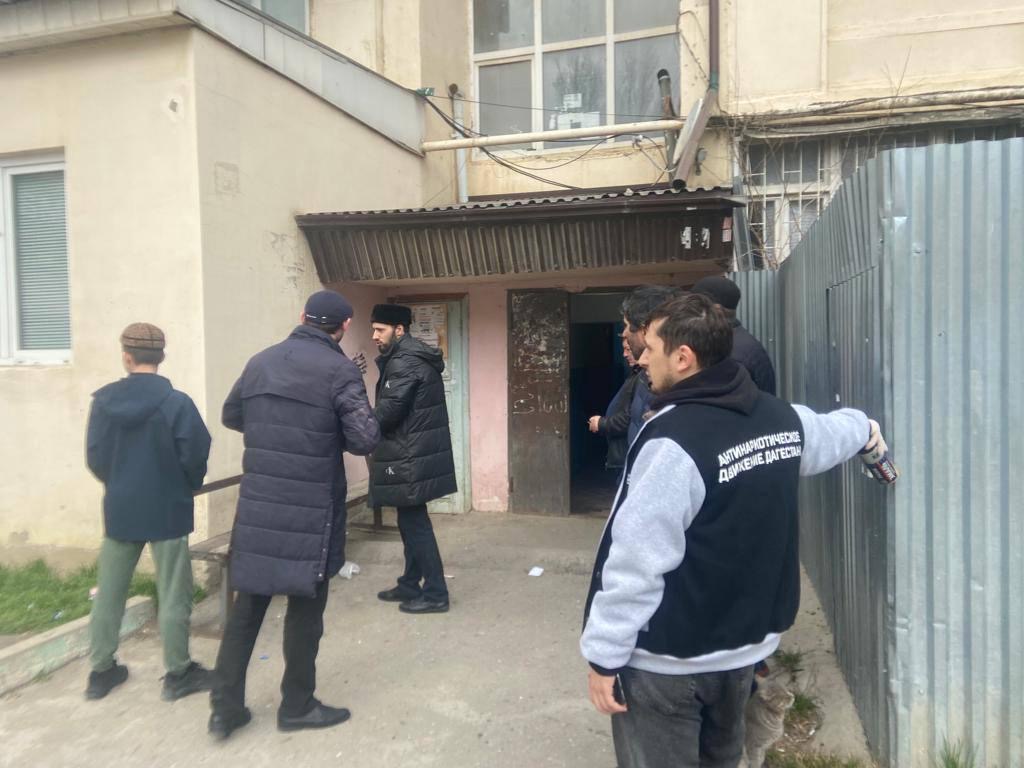 В Махачкале в рамках проекта «Закрась опасность», поддержанного грантовым конкурсом Росмолодёжи, прошла антинаркотическая акция