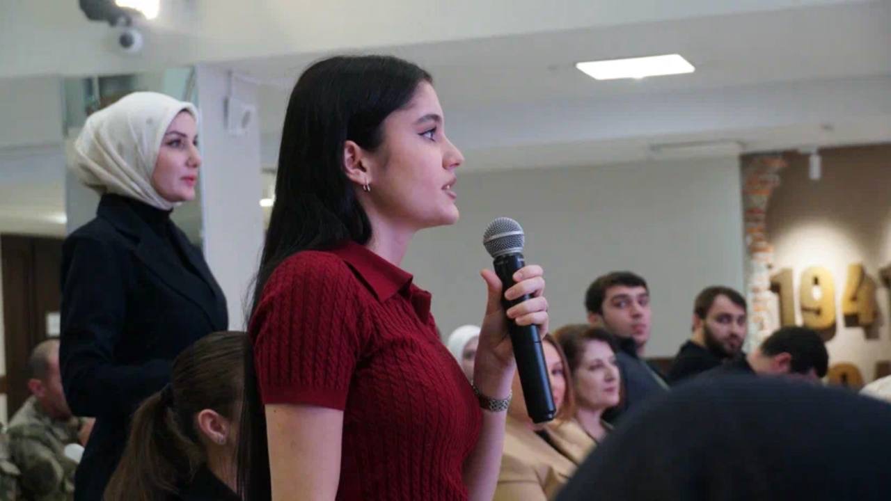 В Махачкале прошла патриотическая встреча «Диалоги с героями» в преддверии Дня народного единства