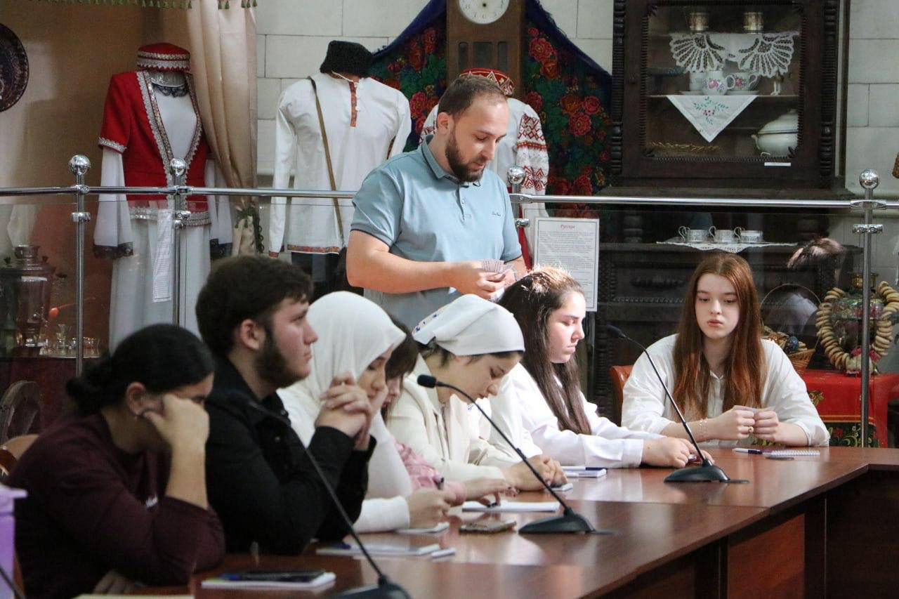 Открытый диалог о безопасности и духовности прошел в Кизляре