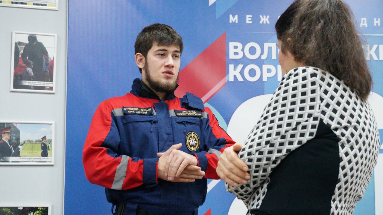Председатель Народного Собрания РД Заур Аскендеров посетил Республиканский молодёжный центр в рамках Дня добровольца