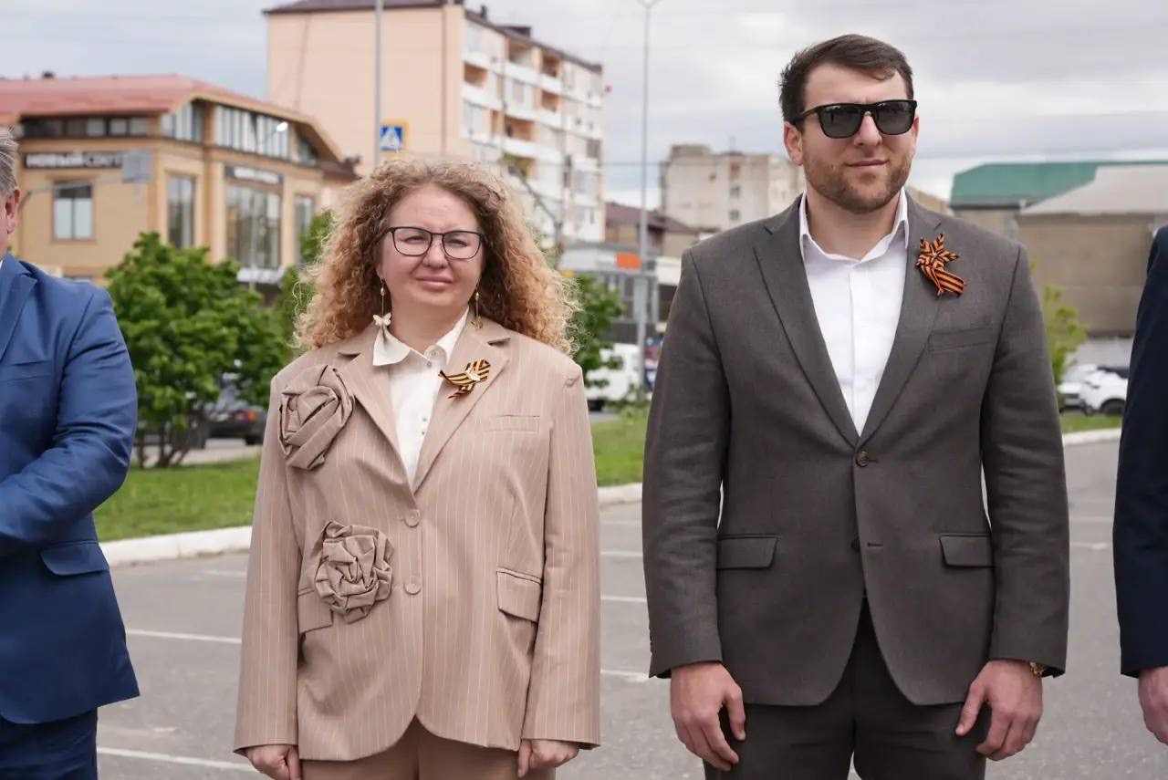 В Махачкале прошла торжественная церемония поднятия Знамени Победы в рамках акции «Равнение на флаг»
