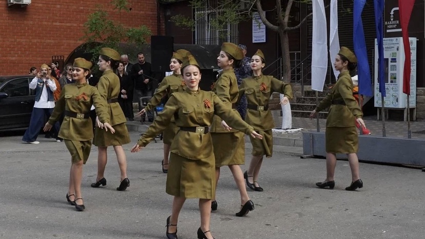 В Махачкале прошли «Парады у дома ветерана» в честь 81-й годовщины Победы